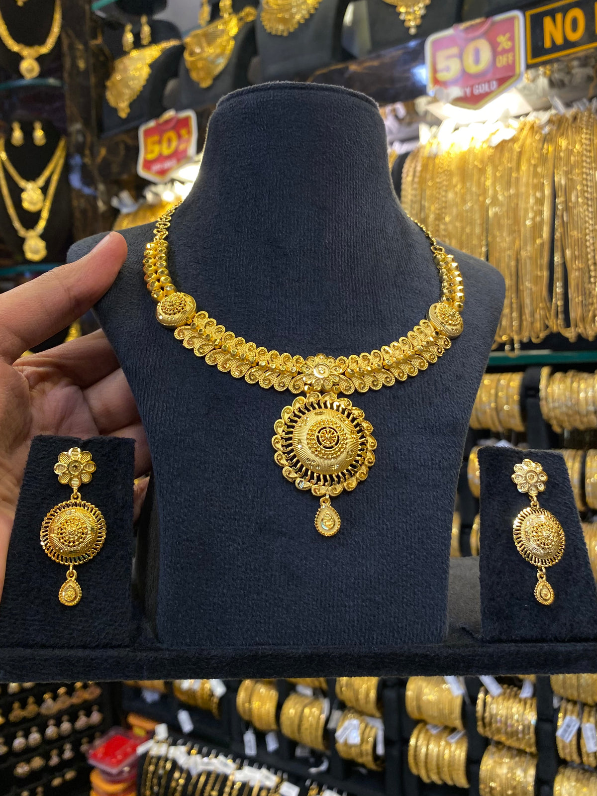 Calcutta Style Neck Set - Gold Plated