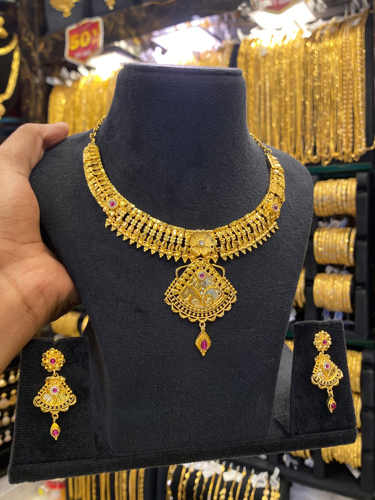 Calcutta Style Neck Set - Gold Plated