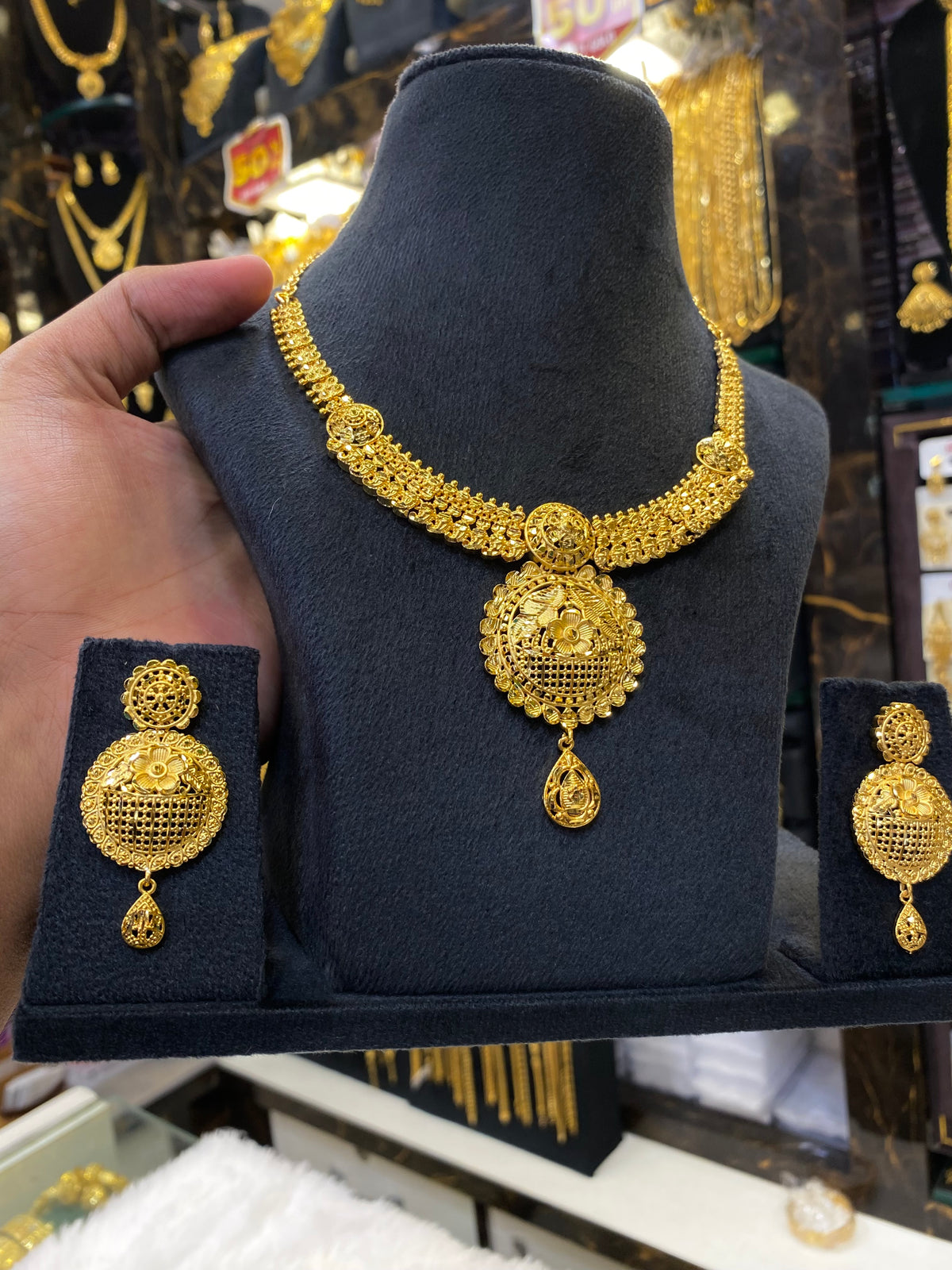 Calcutta Style Neck Set - Gold Plated