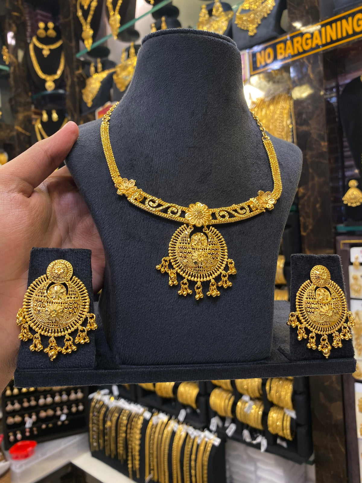 Calcutta Style Neck Set - Gold Plated