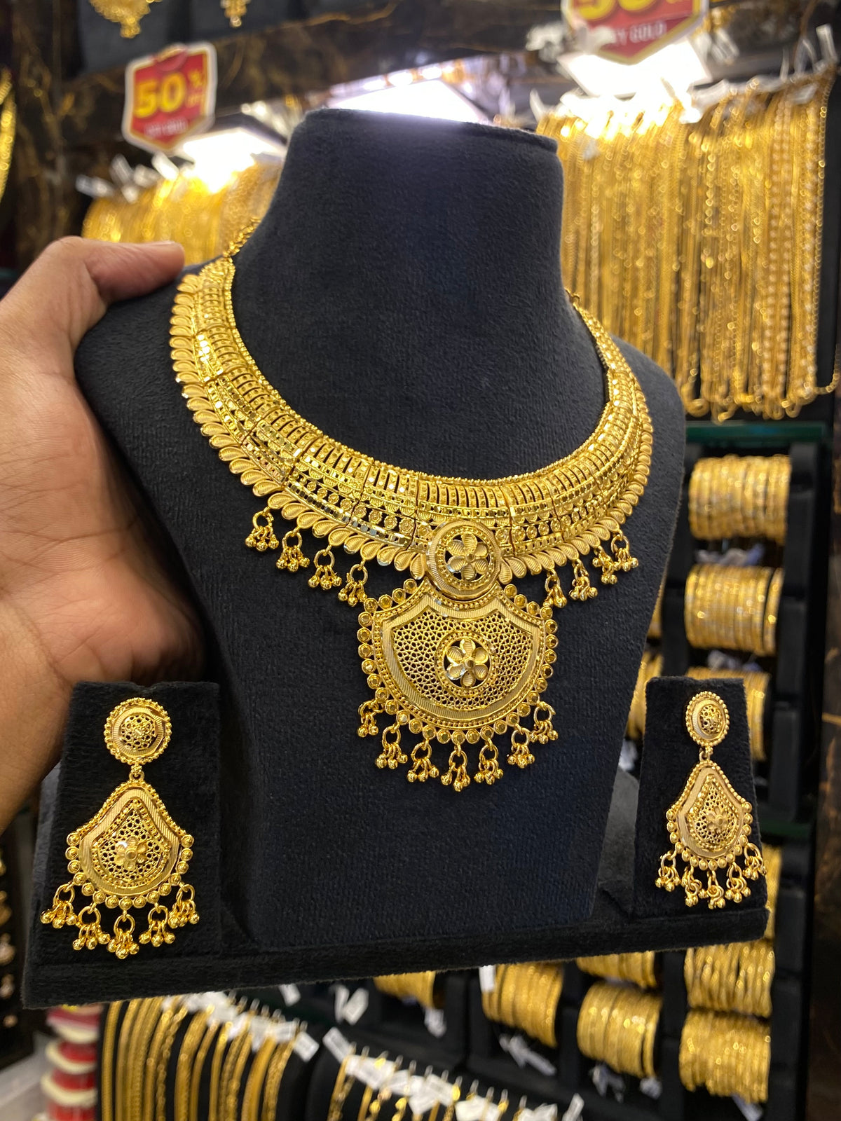 Calcutta Style Neck Set - Gold Plated